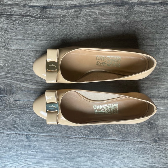 Salvatore Ferragamo Vara Patent Low-heel Pump in New Bisque in 6.5C or 36.5C - Picture 5 of 7